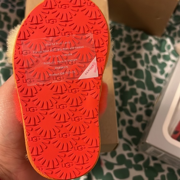 Baby uggs size 6 brand new - Picture 2 of 3